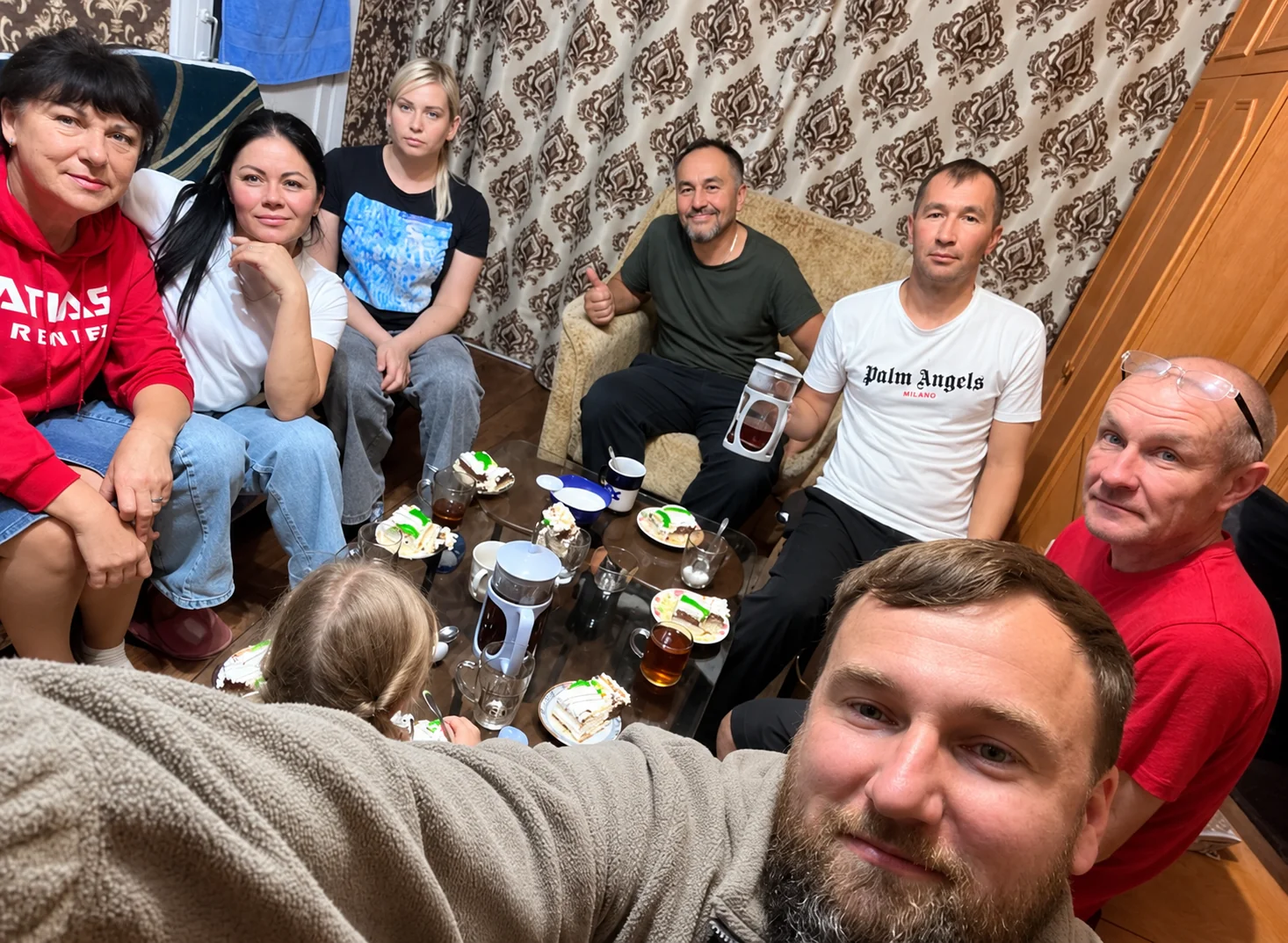 Общение в центре — фото центра Выход есть